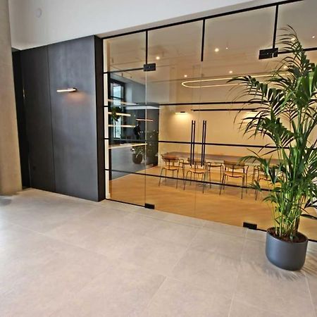 Modern Trafford 1Br Apartment-Free Parking-Cinema Room مانشستر المظهر الخارجي الصورة