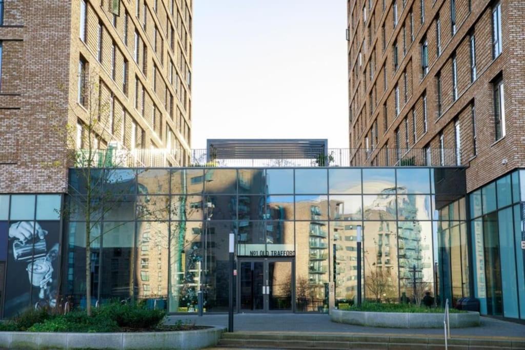 Modern Trafford 1Br Apartment-Free Parking-Cinema Room مانشستر المظهر الخارجي الصورة