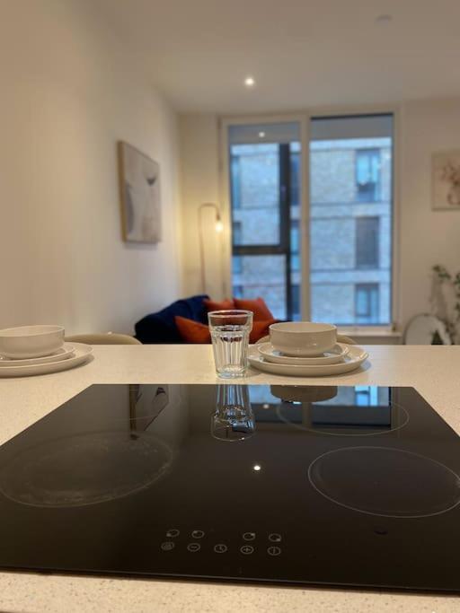 Modern Trafford 1Br Apartment-Free Parking-Cinema Room مانشستر المظهر الخارجي الصورة