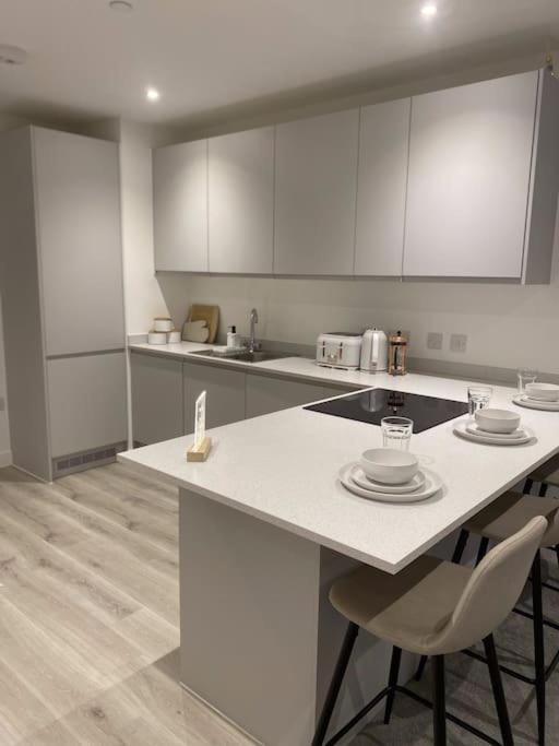 Modern Trafford 1Br Apartment-Free Parking-Cinema Room مانشستر المظهر الخارجي الصورة