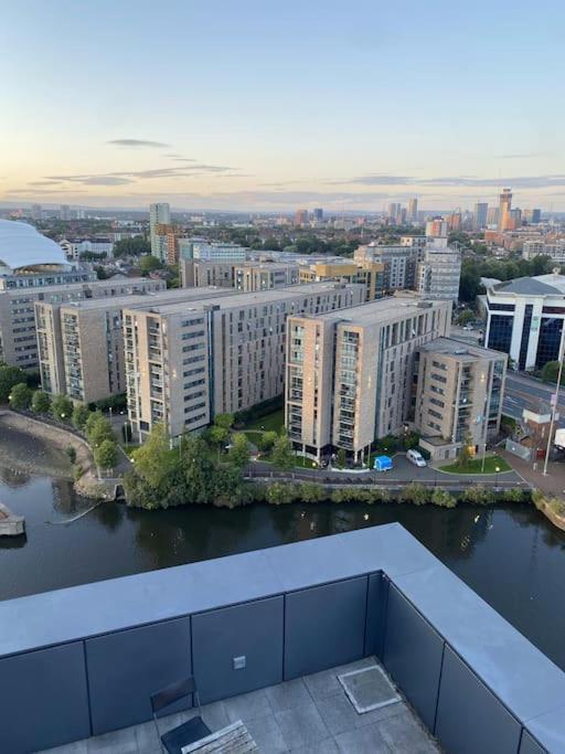 Modern Trafford 1Br Apartment-Free Parking-Cinema Room مانشستر المظهر الخارجي الصورة