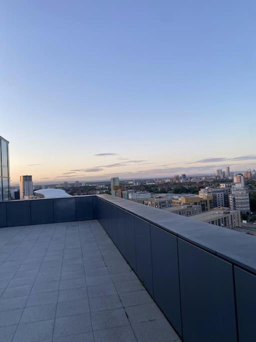 Modern Trafford 1Br Apartment-Free Parking-Cinema Room مانشستر المظهر الخارجي الصورة