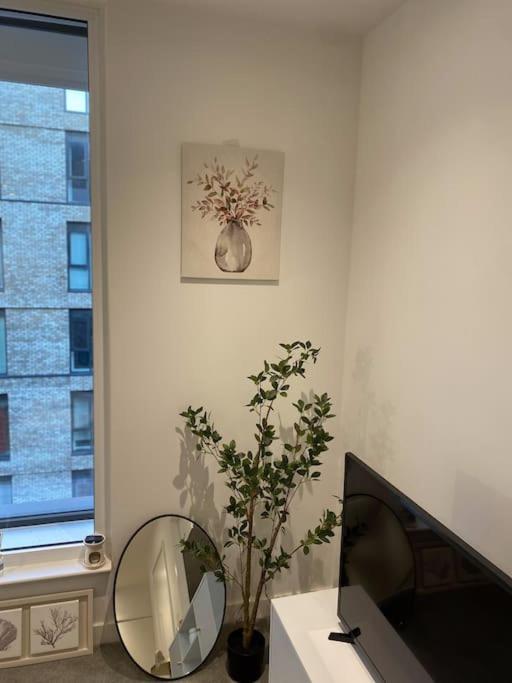 Modern Trafford 1Br Apartment-Free Parking-Cinema Room مانشستر المظهر الخارجي الصورة