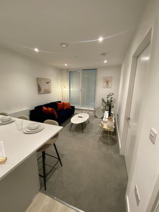Modern Trafford 1Br Apartment-Free Parking-Cinema Room مانشستر المظهر الخارجي الصورة