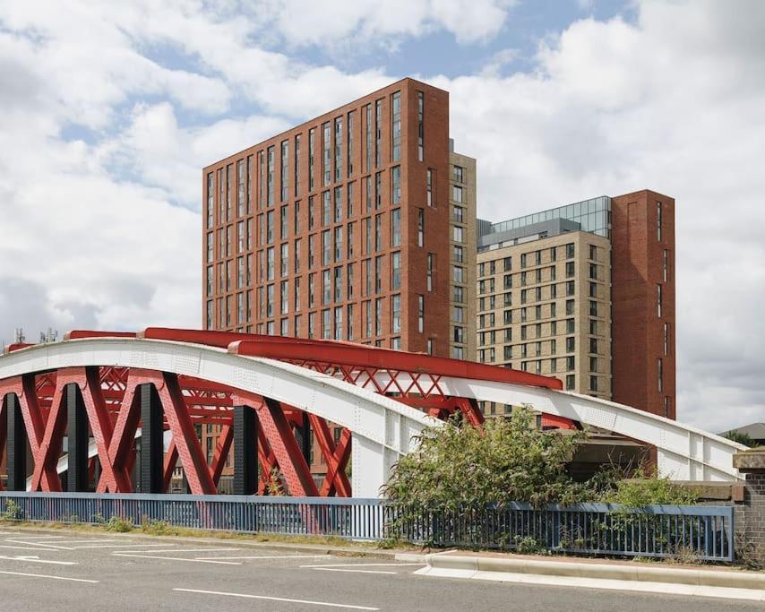 Modern Trafford 1Br Apartment-Free Parking-Cinema Room مانشستر المظهر الخارجي الصورة
