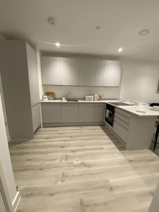 Modern Trafford 1Br Apartment-Free Parking-Cinema Room مانشستر المظهر الخارجي الصورة